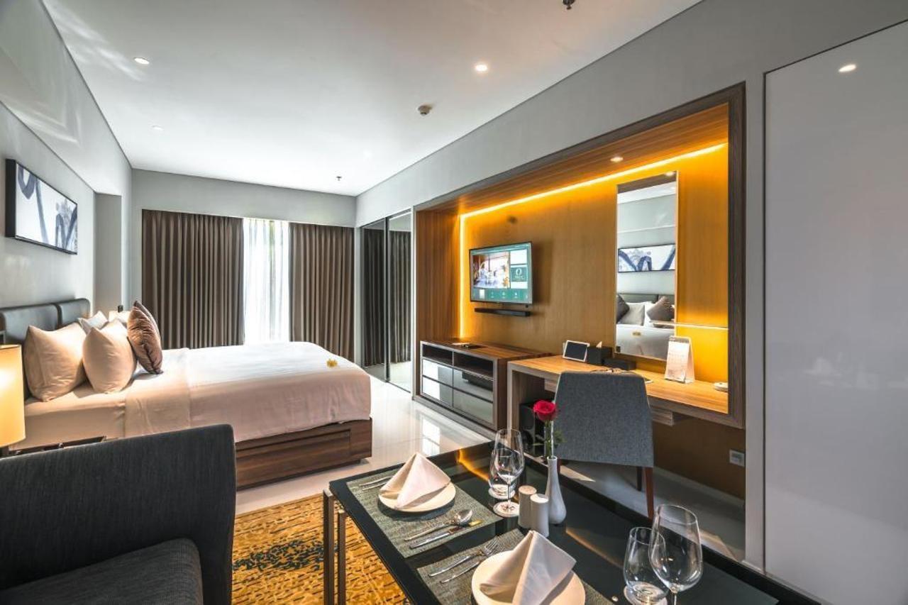 Oakwood Hotel & Residence Surabaya Buitenkant foto